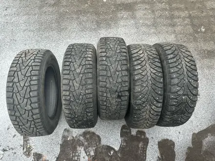 Зимние шины 195/65R15 (+ запаска) 5 колес за 50 000 тг. в Усть-Каменогорск