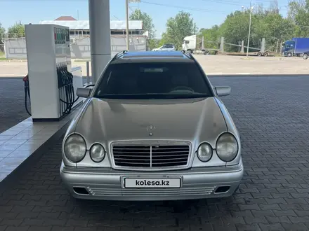 Mercedes-Benz E 320 1998 года за 3 000 000 тг. в Алматы