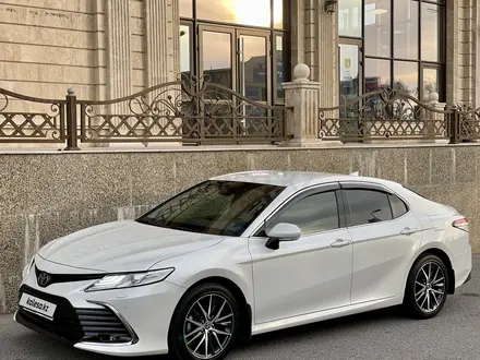 Toyota Camry 2021 года за 16 200 000 тг. в Шымкент