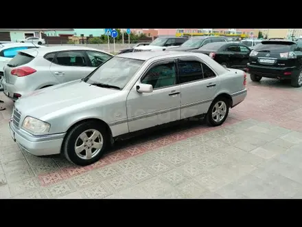 Mercedes-Benz C 200 1995 года за 2 200 000 тг. в Атырау – фото 3