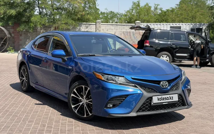 Toyota Camry 2020 года за 8 800 000 тг. в Алматы