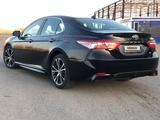 Toyota Camry 2019 года за 8 500 000 тг. в Уральск – фото 4