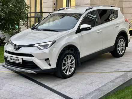 Toyota RAV4 2018 года за 14 000 000 тг. в Алматы – фото 4