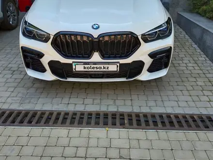 BMW X6 2021 года за 43 000 000 тг. в Алматы – фото 2