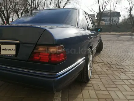Mercedes-Benz E 280 1995 года за 3 500 000 тг. в Алматы – фото 17