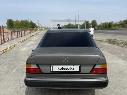 Mercedes-Benz E 200 1992 года за 2 000 000 тг. в Жезказган – фото 4