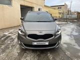 Kia Carens 2015 года за 7 500 000 тг. в Атырау – фото 2