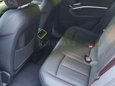 Audi Q8 e-tron 2023 года за 65 000 000 тг. в Алматы – фото 11