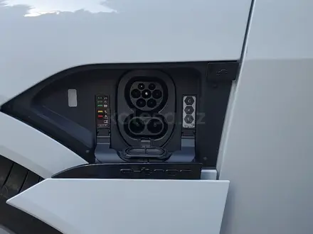 Audi Q8 e-tron 2023 года за 65 000 000 тг. в Алматы – фото 9