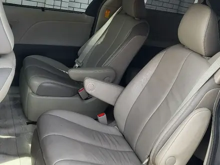Toyota Sienna 2013 года за 8 800 000 тг. в Атырау – фото 28
