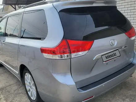 Toyota Sienna 2013 года за 8 800 000 тг. в Атырау – фото 4
