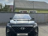 Hyundai Santa Fe 2020 года за 13 000 000 тг. в Алматы
