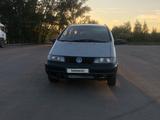 Volkswagen Sharan 1995 годаfor3 500 000 тг. в Костанай