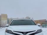Toyota Camry 2020 года за 12 850 000 тг. в Уральск – фото 2