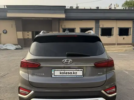 Hyundai Santa Fe 2020 года за 13 000 000 тг. в Алматы – фото 4