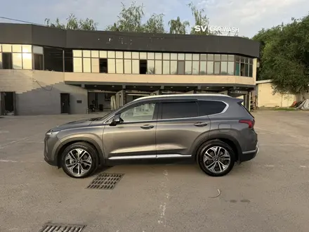 Hyundai Santa Fe 2020 года за 13 000 000 тг. в Алматы – фото 2