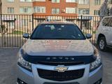 Chevrolet Cruze 2012 года за 4 000 000 тг. в Актобе – фото 2