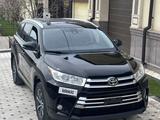 Toyota Highlander 2019 года за 18 700 000 тг. в Шымкент – фото 2