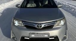 Toyota Camry 2014 года за 8 200 000 тг. в Актобе – фото 2