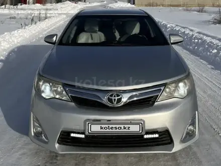 Toyota Camry 2014 года за 8 000 000 тг. в Актобе – фото 2
