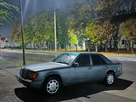 Mercedes-Benz E 200 1990 года за 1 500 000 тг. в Шымкент – фото 4