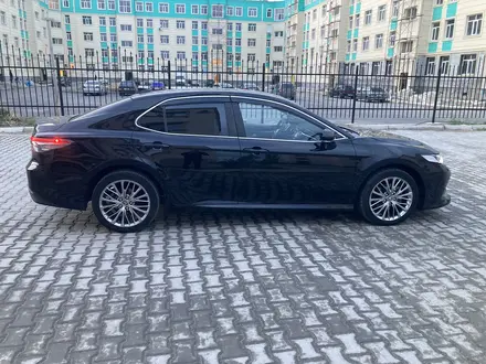 Toyota Camry 2019 года за 14 500 000 тг. в Атырау – фото 5