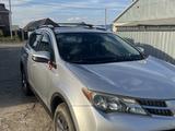 Toyota RAV4 2015 года за 10 500 000 тг. в Уральск – фото 2