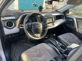 Toyota RAV4 2015 года за 10 500 000 тг. в Уральск – фото 4