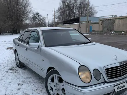 Mercedes-Benz E 320 1996 года за 3 000 000 тг. в Алматы – фото 4