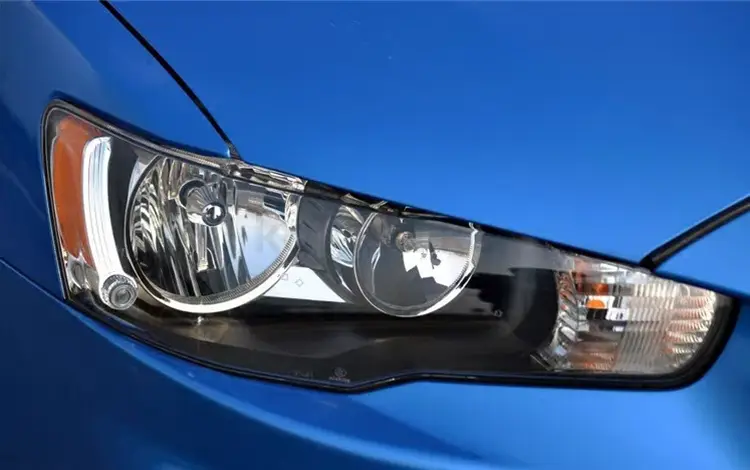 Mitsubishi Lancer 10 стекло фары Алматы за 24 000 тг. в Алматы