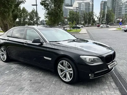 BMW 740 2010 года за 9 000 000 тг. в Алматы – фото 9