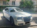 Chrysler 300C 2005 года за 3 500 000 тг. в Алматы – фото 2