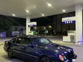 Mercedes-Benz E 230
