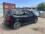 Volkswagen Touran 2010 года за 4 200 000 тг. в Алматы – фото 5