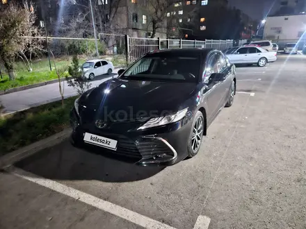 Toyota Camry 2021 года за 17 500 000 тг. в Шымкент