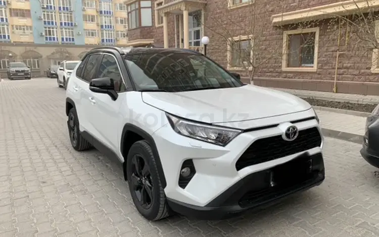 Toyota RAV4 2021 годаfor19 000 000 тг. в Атырау