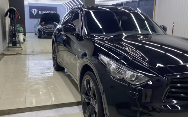 Infiniti QX70 2014 года за 17 000 000 тг. в Атырау