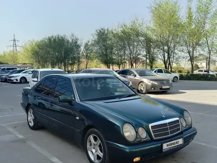 Mercedes-Benz E 200 1997 года за 2 800 000 тг. в Шымкент