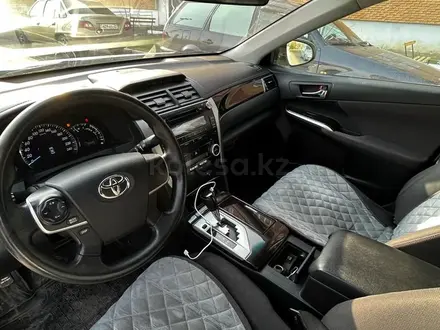 Toyota Camry 2014 года за 8 900 000 тг. в Уральск – фото 3
