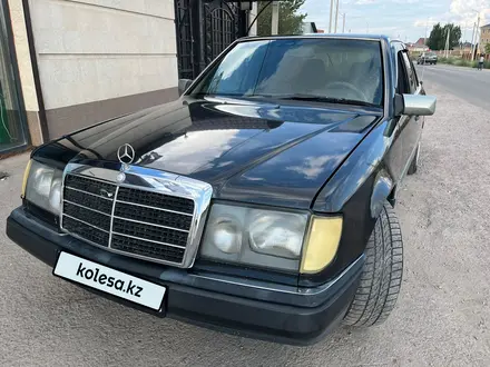 Mercedes-Benz E 260 1992 года за 900 000 тг. в Астана