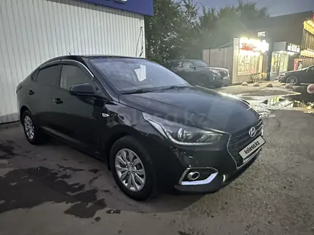 Hyundai Accent 2019 года за 7 100 000 тг. в Астана – фото 2