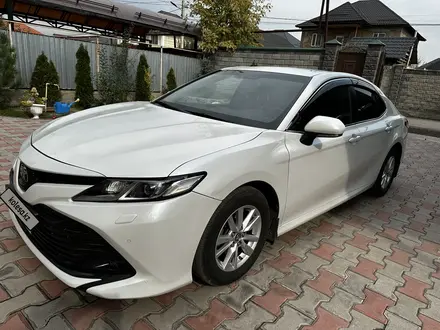 Toyota Camry 2018 года за 12 600 000 тг. в Алматы – фото 2