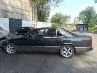 Mercedes-Benz E 230