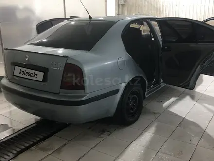 Skoda Octavia 2002 года за 2 300 000 тг. в Атырау – фото 3