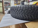 Комплект шипованых шин. за 110 000 тг. в Алматы – фото 4