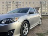 Toyota Camry 2013 года за 5 500 000 тг. в Уральск – фото 2