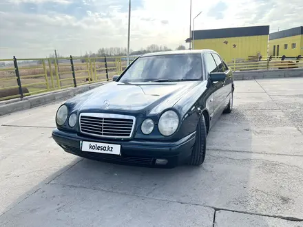 Mercedes-Benz E 200 1998 года за 3 300 000 тг. в Шымкент – фото 3