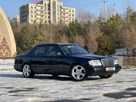 Mercedes-Benz E 220 1993 года за 3 500 000 тг. в Шымкент – фото 2