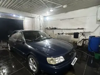 Audi 100
