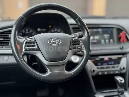 Hyundai Elantra 2017 года за 5 599 000 тг. в Уральск – фото 11